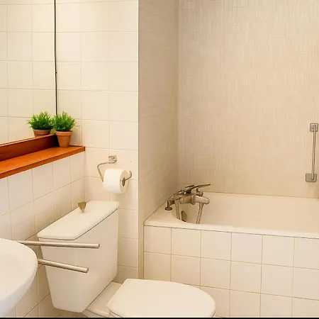 Avec Balcon, Piscine Et Garage Privé *