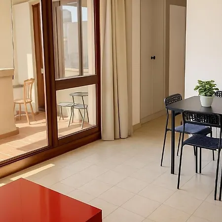 아파트 Avec Balcon, Piscine Et Garage Prive