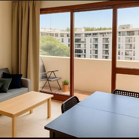 Daire Avec Balcon, Piscine Et Garage Prive