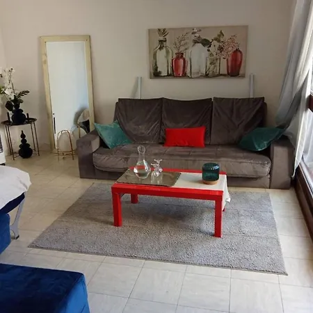 Avec Balcon, Piscine Et Garage Privé