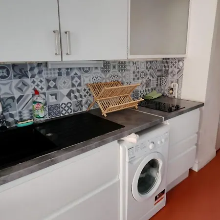 Avec Balcon, Piscine Et Garage Privé *