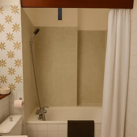 아파트 Avec Balcon, Piscine Et Garage Prive *